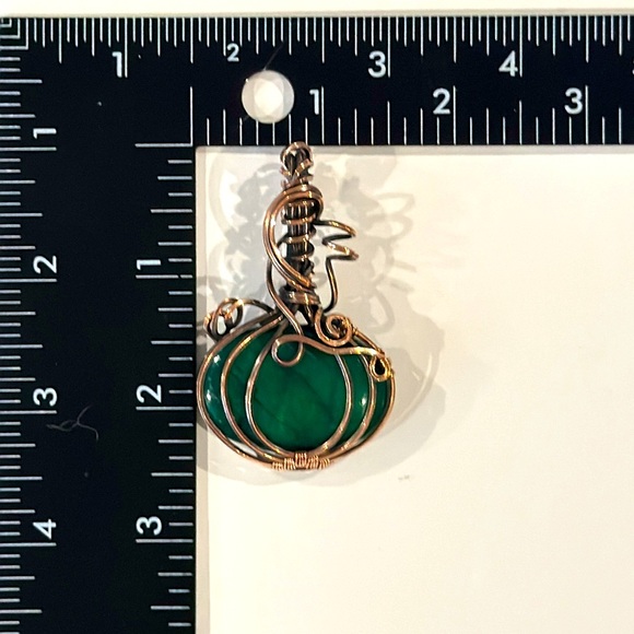 Pumpkin Copper Wire Wrap Pendant with Flashy Green Labradorite Gemstone - Picture 3 of 4